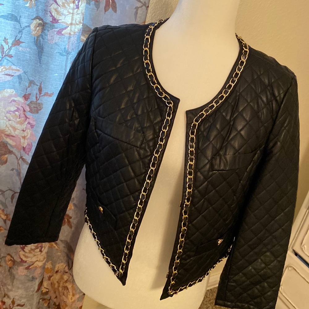 Faux leather jacket, quilted style and its short top, 15in length